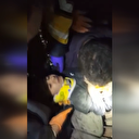 Nizip'te depremin 146. saatinde bir çocuk yaralı olarak kurtarıldı
