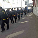 Depremzedelerin malzemesini çalan 10 hırsız tutuklandı