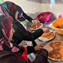 Fransa'da lahmacun yaptılar: Gelirini depremzedelere gönderdiler