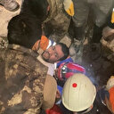 Hatay'da 170'inci saatte inanılmaz kurtuluş: Enkazdan yürüyerek çıktı