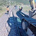 Deprem bölgesinde hasar gören tren rayları onarılıyor