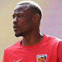 Kayserisporlu Mame Thiam depremzedeler için imzalı formalarını bağışladı