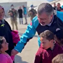 Deprem bölgesindeki Fahrettin Koca ile minik Medine'nin gülümseten anları
