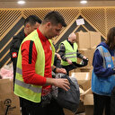 Hakem Ümit Öztürk depremzedeler için gönüllü çalışıyor