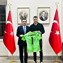 Livakovic eldivenlerini ve formasını depremzedelere bağışladı