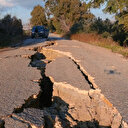 Hatay'da yarıkların oluştuğu üç kilometrelik yol çöktü