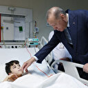 Erdogan se rend au chevet des victimes des séismes soignées dans un hôpital