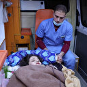 Séisme: la fillette syrienne qui risque l'amputation transportée en Turquie