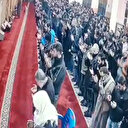 İdlib’de cemaat namaz kılarken deprem oldu: Saf bozulmadı