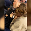 Macron'a tepki gösteren kadın önce boğazlandı sonra saçından tutularak dışarı atıldı