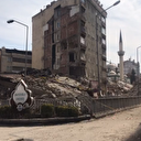 Malatya'da 5.6 büyüklüğünde deprem: Hasarlı boş bina yıkıldı