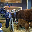 France: Un homme violemment interpellé après avoir voulu s’adresser à Macron au salon de l’agriculture
