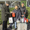 İngiltere’den bir porsiyon döner kampanyası: Saraybosnalı Benjamin çay satarak 16 bin TL topladı