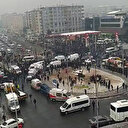 Diyarbakır'da yollara dökülen vatandaşlar ambulans ve yardım araçlarının ulaşımını zorlaştırdı