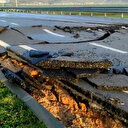 Hatay Havalimanı yolunda derin çatlaklar oluştu