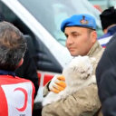 Çöken binanın enkazından kedi kurtarıldı