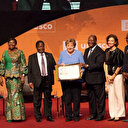 Angela Merkel reçoit le Prix FHB Unesco pour la paix