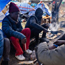 France: des CRS aspergent les affaires personnelles de migrants de gaz lacrymogène