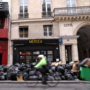 A Paris, les poubelles s’empilent