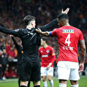 Galatasaraylı taraftarlar eski oyuncularına isyan etti: Gaddar!