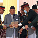 Le nouveau président du Népal prête serment, le Premier ministre manoeuvre pour rester en place