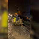 Mehmetçik sel felaketinde sular altında kalan iki otobüsü 'tank kurtarıcı' ile çekti