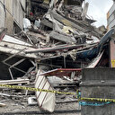 Malatya'da depremde ağır hasar alan bina kendiliğinden çöktü