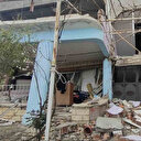 Hatay'da 2 katlı bina çöktü: 4 kişilik aileyi ek kolonlar kurtardı