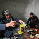 Çadırda ilk sahur: Depremzedeler Ramazan'ın ilk orucuna niyetlendi