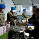 Mehmetçik depremzedeler için sahurda çorba ve kahvaltılık ikram ediyor