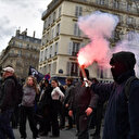 Fransa'da göstericiler Paris Havalimanı'nın girişini kapattı