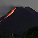 Indonésie: le volcan Anak Krakatoa entre en éruption et émet un énorme nuage de cendres