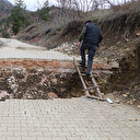 Kahramanmaraş'ta 1,5 metre çöken yol mahalleyi ikiye ayırdı
