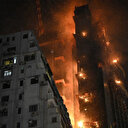 Spectaculaire incendie d'un gratte-ciel en construction à Hong Kong