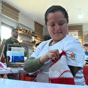 Özel çocuklar depremzede çocukların yüzünü güldürmek için üretiyor