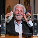 Levez les yeux de votre téléphone portable, implore son inventeur cinquante ans après