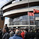 Saadet Partisi önünde toplanan CHP'lilerden 'Türkiye laiktir laik kalacak' sloganları