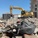 Enkaz kaldırma çalışmaları sürüyor