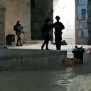 Les forces d'occupation israéliennes font irruption dans la mosquée d'Al-Aqsa après le Tarawih
