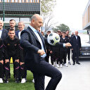 Süleyman Soylu Eyüpspor Futbol Akademisi’ni ziyaret etti: sahada hünerlerini sergiledi