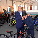 Ümraniye Belediyesi'nden depremzede çocuklara bayram bisikleti