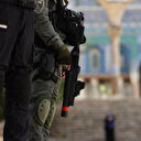 İsrail polisinden Mescid-i Aksa'ya baskın: İşgalciler itikaftaki Filistinlileri hedef aldı