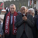 Depremzede vatandaş mikrofonu eline alıp muhalefete yüklendi: Bugün Cumhurbaşkanı kadar söz hakkı almış konuşuyorum hürriyet var