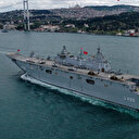 TCG Anadolu'ya İstanbul Boğazı'nda yunuslar eşlik etti