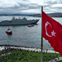 Boğaz'da tarihi anlar: Dünyanın ilk SİHA gemisi TCG Anadolu Cumhurbaşkanı Erdoğan'ı selamladı
