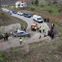 Otomobil 5 metreden alt geçide devrildi: 1'i çocuk 3 ölü 2 yaralı