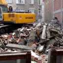 Avcılar'da bina yıkım sırasında çöktü: Bitişiğindeki bina zarar gördü