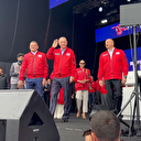 Teknofest sahnesinde büyük coşku: Cumhurbaşkanı Erdoğan Aliyev ile birlikte heyecanlı kalabalığı selamladı