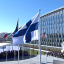 NATO karargahına Finlandiya bayrağı çekildi