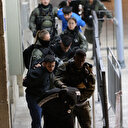 İşgalci İsrail polisi Mescid-i Aksa'ya baskın düzenledi: Onlarca Filistinli gözaltına alındı